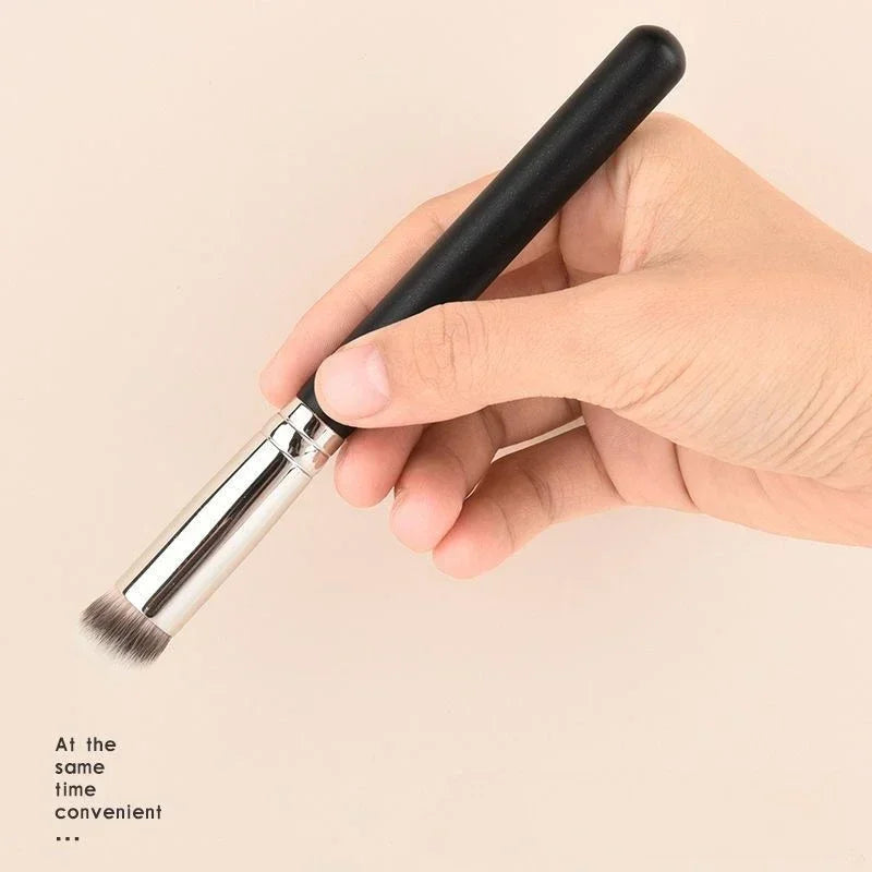 发光完美的化妆刷